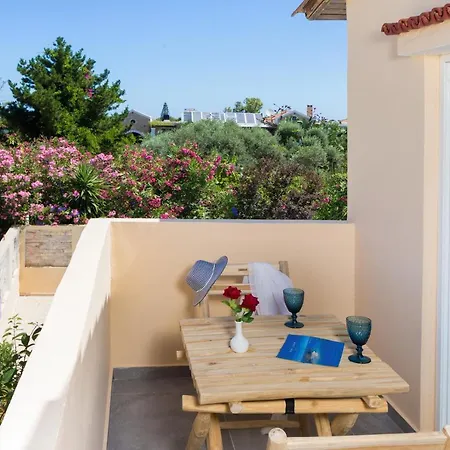 S U E N O - And Apartments, With Shared Pool Lejlighed Kato Daratso