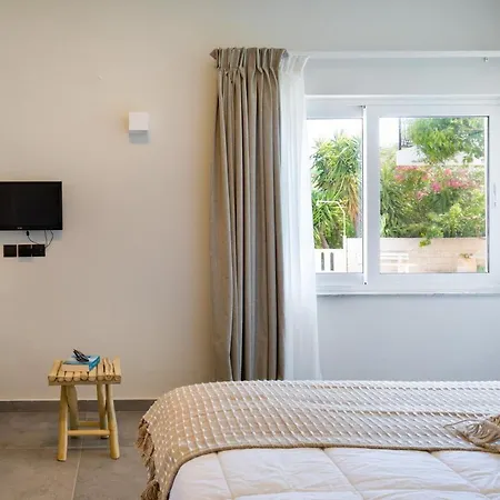 S U E N O - And Apartments, With Shared Pool Kato Daratso