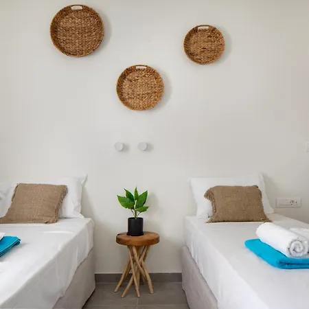 S U E N O - And Apartments, With Shared Pool Lejlighed *