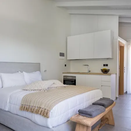 S U E N O - And Apartments, With Shared Pool Lejlighed Kato Daratso